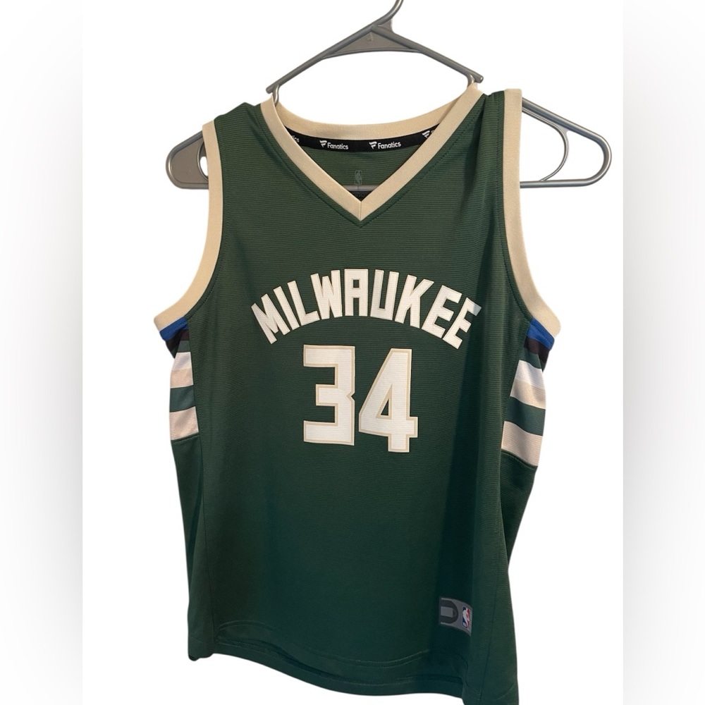 Youth Milwaukee Bucs Basketball Jersey - Antetokounmpo - Size Medium